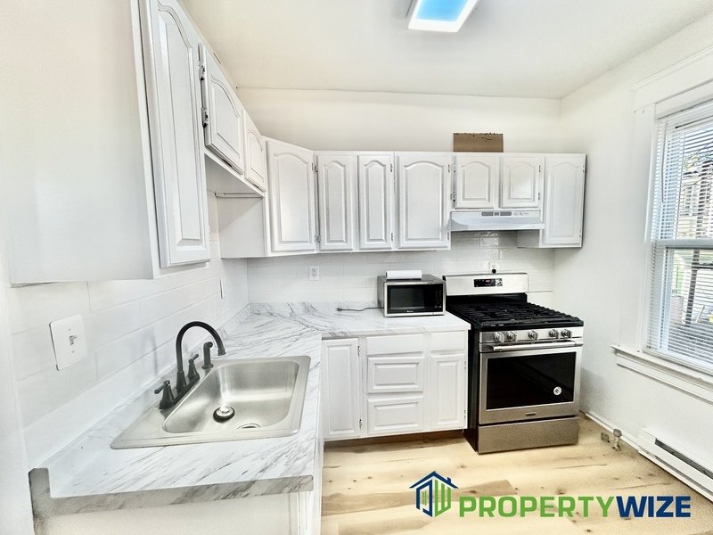 Charming home with a comfortable and functional layout in West Baltimore property image